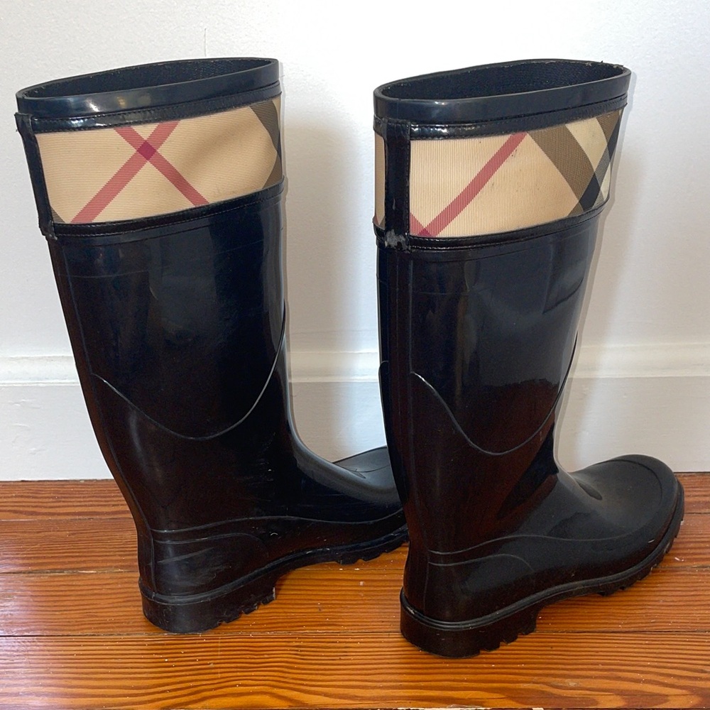 Burberry Rain Boots | 10 - Picture 5 of 14